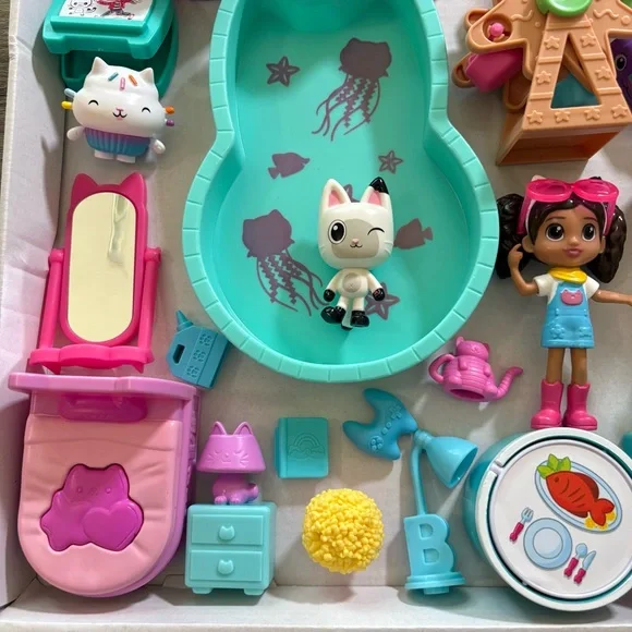 Gabby’s Dollhouse figures, furniture and accessories - Picture 2 of 9